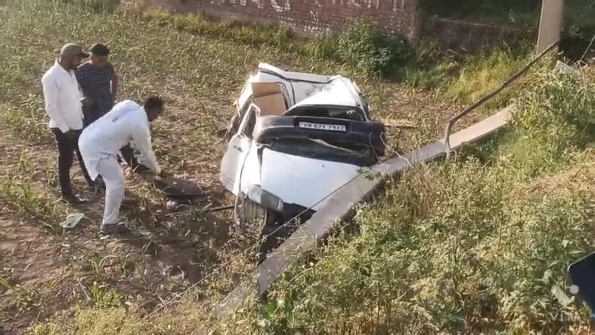 जगाधरी: बिलासपुर से जगाधरी रोडपार हुआ दर्दनाक हादसा कार खंबे से टकरा कर खेत में गिरी 2 व्यक्ति गंभीर रूप से घायल #yamunanagar