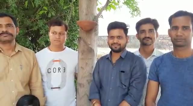 #सकोरा_अभियान
बेजुबान पंछियों कि प्यास बुझाने के लिये आज राष्ट्र भक्त युवा संगठन द्वारा श्योपुर किला परिसर में लगायें जलपात्र
आप सभी भी इस मानवतावादी इस मुहिम का हिस्सा बनिये एंव अपनें घरों पर एंव आसपास मंदिरोंपर ,वृक्षों पर एंव खाली स्थानो
