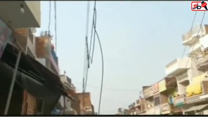 रानीगंज : दुर्गागंज बाजार में हाईटेन्सन तार से टकराई ट्रक, लाइट ना होने की वजह से टला बहुत बड़ा हादसा #वायरलवीडियो