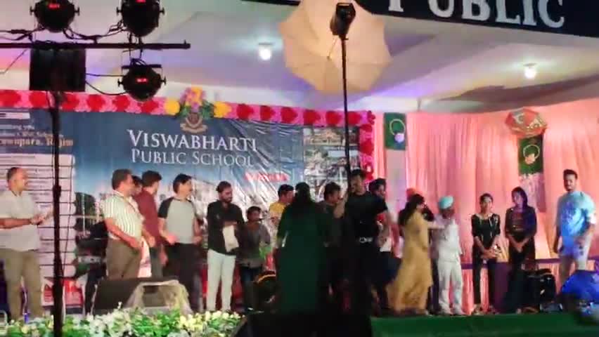 अभनपुर: विश्वभारती पब्लिक स्कूल पटेवा #नवापारा में छतीसगढ़ी कलाकार ,मन कुरैशी, अनिकृति चौहान,प्रकाश अवस्थी, पुष्पेंद्र सिंह