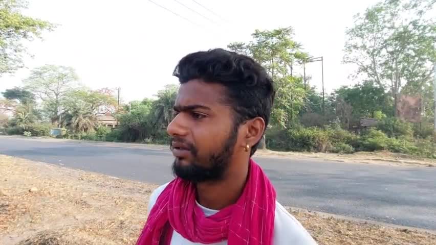 गोविंदपुर: ब्लॉक के पास प्याज से लदी पिकअप हुई दुर्घटनाग्रस्त, चालक की सूझबूझ से टली बड़ी घटना #सड़क_हादसा