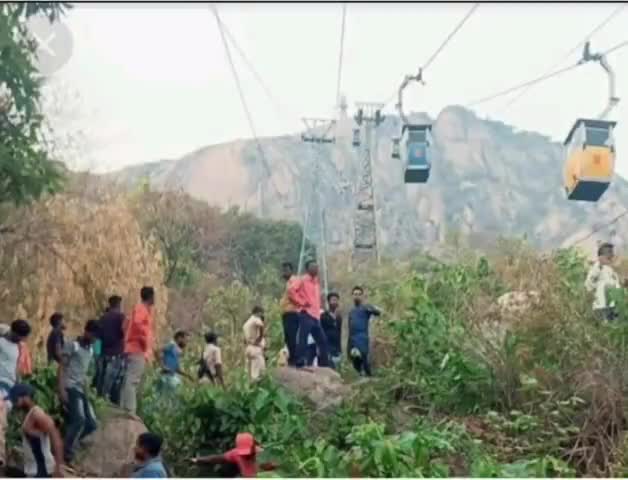 चक्रधरपुर: शहर के लोग बोले- प्रशासन व संवेदक की लापरवाही से हुई देवघर रोपवे घटना #रोपवे_हादसा