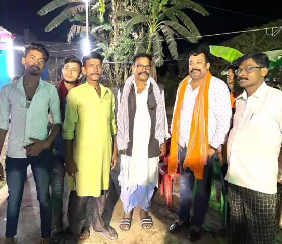 सोनपुर विधानसभा क्षेत्र के युवा नेता और भावी #विधायक रमेश यादव जी कई जगहों पर शादी समारोह में शामिल हुए।
#sonpur