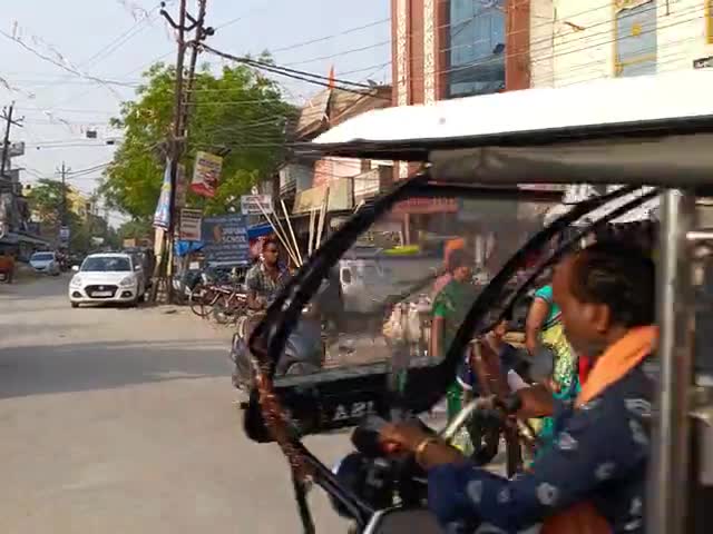 गोरखपुर: गोरखपुर के रुस्तमपुर क्षेत्र में अतिक्रमण के कारण हमेशा ट्रैफिक जाम की समस्या लगी रहती है। #cmcity #Gorakhpur