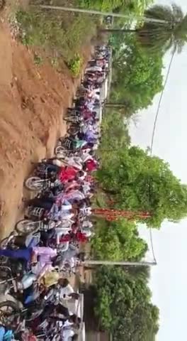 har #panchayat se #mukhiya #partayasi apne apne savi #samarthak ke sath pahunche rahe h  #nomination parchi bharne