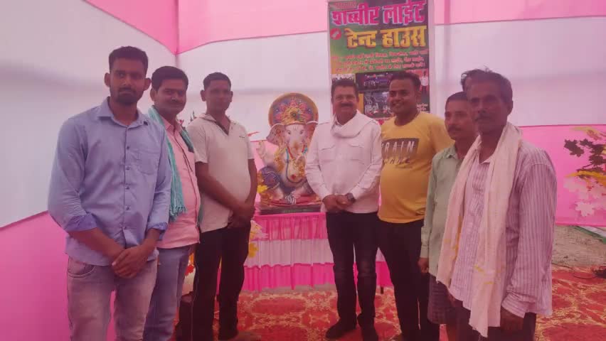 हुसैनाबाद प्रखण्ड के ग्राम झरगाड़ा में मोजिंदर पासवान जी तथा अलीनगर में देवेंद्र सिंह जी के बेटी के शादी समारोह में शामिल होकर बधाई एवं शुभकामनाएं दीं।
#StayBlessed 
#Hussainabad