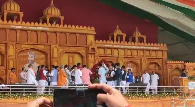 #बाबू वीर कुंवर सिंह जी के विजयोत्सव में केन्द्रीय गृहमंत्री अमित शाह ने लाखों  तिरंगा के साथ सभी कार्यकर्ताओं को इस दिन