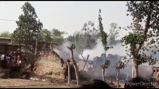 #नानपारा: चंदेला कला मजरा तेलियानी पुरवा गांव अज्ञात कारणों से लगी आग