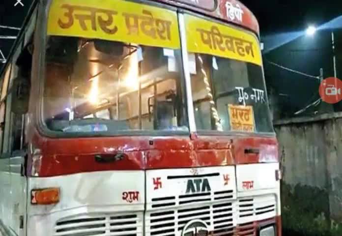 गाजियाबाद मेरठ रोड से बस में एक युवक ने बस ड्राइवर को बुरी तरह पीटा..?
#news18india #news24 #breakingnews #news #zeenew