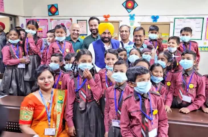 चेहरे पर ख़ुशी और आंखों में बेहतर भविष्य की चमक 💞

#KejriwalModel