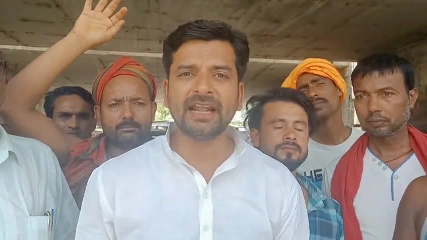 श्री राम जानकी मार्ग से सीताकुंड धाम को जोड़ने के लिए पिपरा में नवयुवक सेना का प्रदर्शन ।
#अनिकेत_रंजन