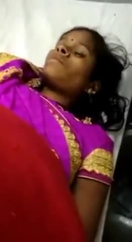 #वायरल #वीडियो
#UP #GORAKHPUR #KHAJNI #GOLA #BELGHAT
10 हजार के मोबाइल चोरी होने के आहत में महिला ने खाया जहर@@
#RAVIRAJ