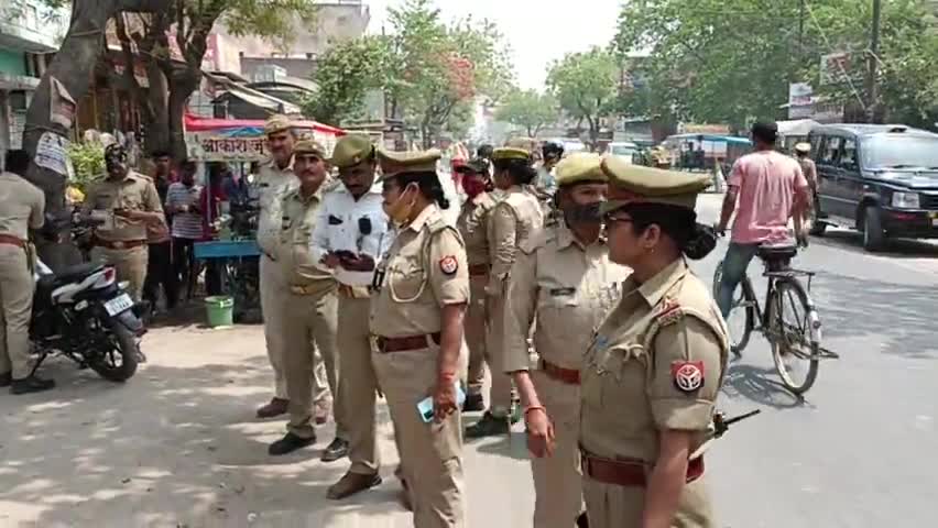 खलीलाबाद: #महिला थाना प्रभारी सरोज शर्मा व #यातायात की संयुक्त #पुलिस टीम ने चलाया सघन #चेकिंग अभियान।