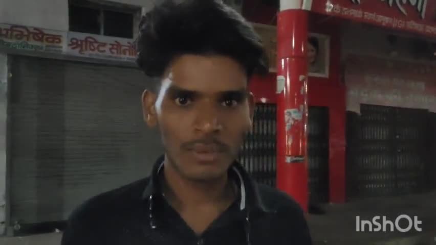 छतरपुर नगर: छत्रसाल चौराहे पर युवा बोले- धोखाधड़ी के कारण लोगों को ऑनलाइन पेमेंट पर पूरी तरह नहीं है विश्वास #ऑनलाइन_पेमेंट