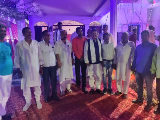 हैदरनगर प्रखंड अंतर्गत ग्राम बहेरा (हरिजनबिघा) में प्रण राम के पुत्री और हम सबका चहेता नवीन बाबू के बहन के शादी समारोह शामिल होकर बधाई एवं शुभकामनाएं दीं।
#stayblessed
#HaidarNagar 
#husainabad