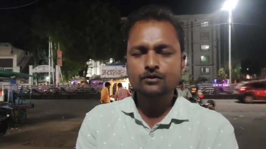 छतरपुर नगर: कांग्रेस नेता पुष्पेंद्र ने कहा- धोखाधड़ी के डर से ऑनलाइन पेमेंट पर भरोसा नहीं करते ग्रामीण #ऑनलाइन_पेमेंट
