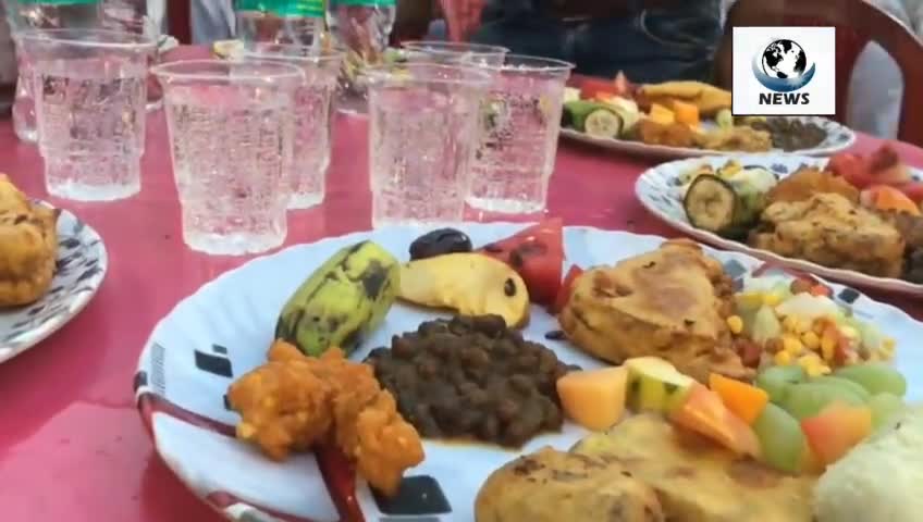 आज #मंगलवार #भूली #ए #ब्लॉक में उस्मान डेकोरेटर की ओर से उनके आवासीय परिसर में दावते #इफ्तार #पार्टी का #अयोजन किया गया।