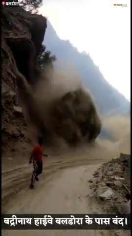 बद्रीनाथ हाईवे बलडोरा के पास बंद, चट्टान का हिस्सा गिरने से बाधित हुआ मार्ग।

#badrinath #pointhinditv