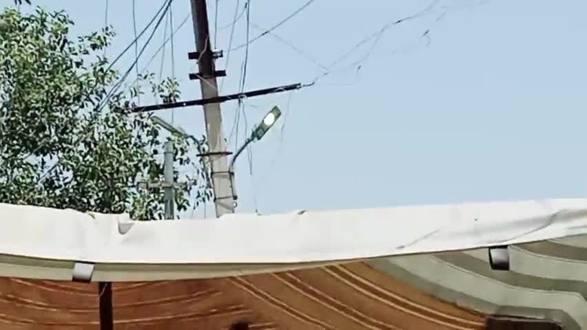 मेड़ता: #दिन में भी रोशन शमां, एक तरफ राजस्थान सरकार बिजली की कमी का रोना रो रही है दूसरी तरफ दिन में भी जल रही रोड लाइटें।