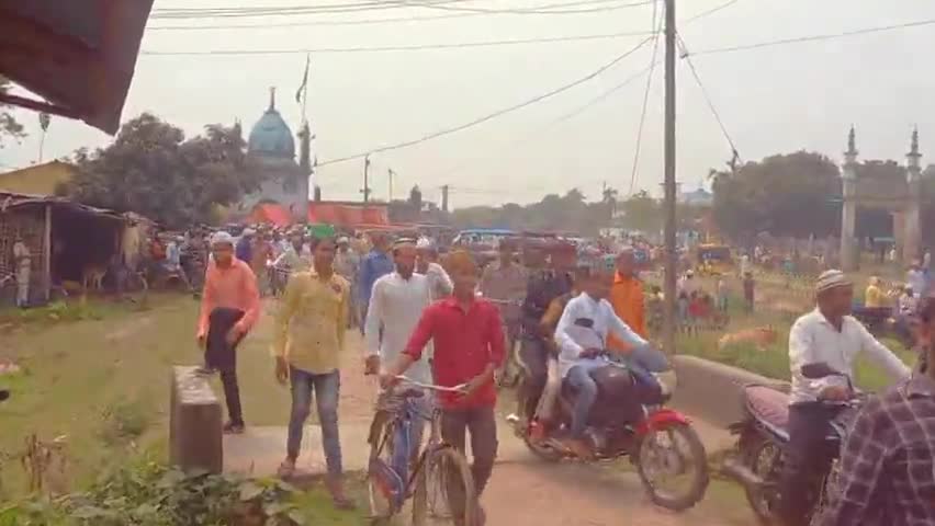 रज़ा जामा मस्जिद पोठिया में अलविदा जुम्मा की नमाज की गई अदा 
#jeelani29