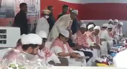 संतोष मांझी द्वारा आयोजित इफ्तार पार्टी में मुख्यमंत्री नीतीश कुमार ने भरी सभा में सांसद चिराग पासवान को इशारा देकर बुलवाया वहीं बुलाने के बाद सांसद जी ने पैर छूकर लिया आशीर्वाद #लोकप्रियता#चिराग#पासवान#rohitsingh#ljpr#it_cell#munger