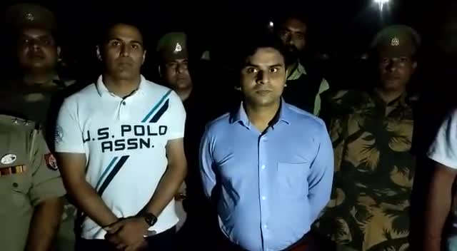 c.i.w, Swat टीम व #थाना_रकाबगंज पुलिस ने अपराधी पवन के साथ हुई मुठभेड़ के बाद किया गिरफ्तार..
#Agrapolice