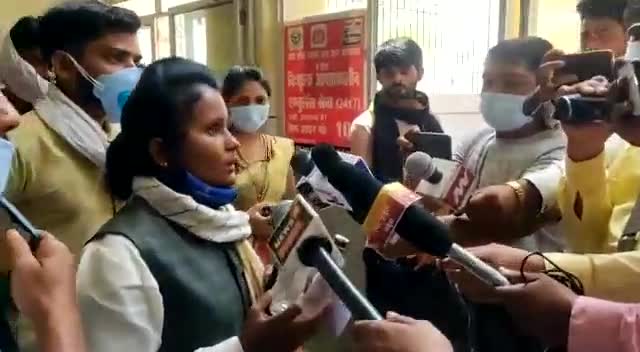मानिकपुर: #शर्मनाक

इन लोगो की संवेदना भी मर चुकी है..