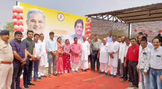 सूरजपुर: गढ़कलेवा सूरजपुर में आयोजित हुआ #बोरेबासी कार्यक्रम, जनप्रतिनिधियों सहित अधिकारियों ने बासी खाकर श्रम को दिया सम्मान...