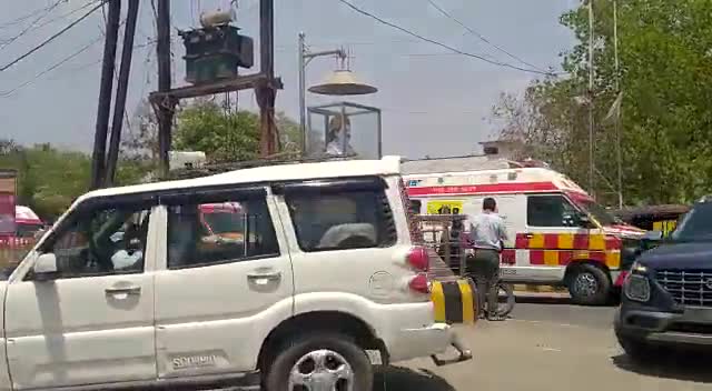 दतिया नगर: Pitambara Ma Ke Rath yatra hole bali hai .. aapatkal ke liye ambulance ki vyavastha ki gai#pitambara m
