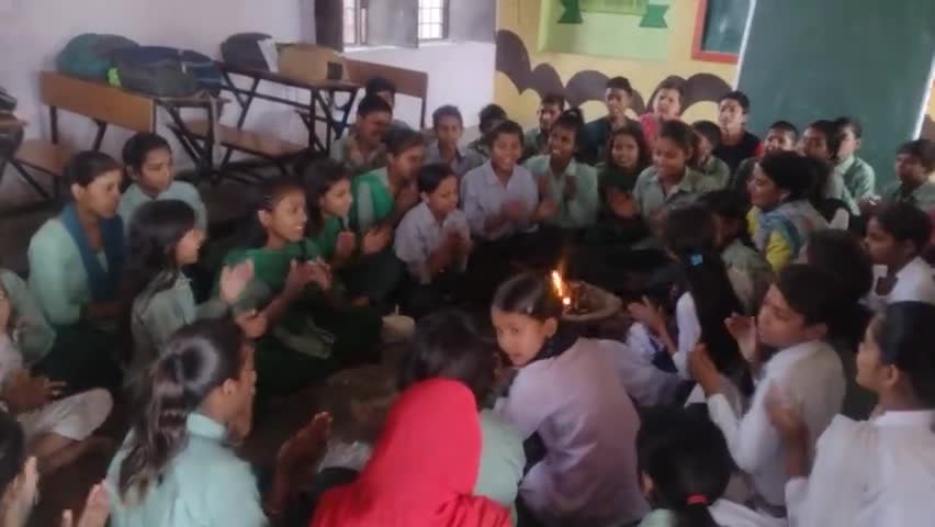 सरकारी स्कूल महेशपुर में बच्चों द्वारा मंत्रोच्चारण किये गए व अच्छे भविष्य के लिए हवन किया गया।#schoolnews #latrstnews