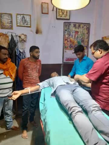 ग्राम सोनी के अनिता देवी गॉल ब्लैडर में स्टोन होने के वजह से एक निजी अस्पताल के भर्ती है और उनका हीमोग्लोबिन बहुत ही कम है। ऑपरेशन कराने हेतु उन्हें तत्काल रक्त की जरूरत थी, #राजद_रक्तदान_ग्रुप के सदस्य Vikash Raj Yadav जी ने अपना रक्तदान क