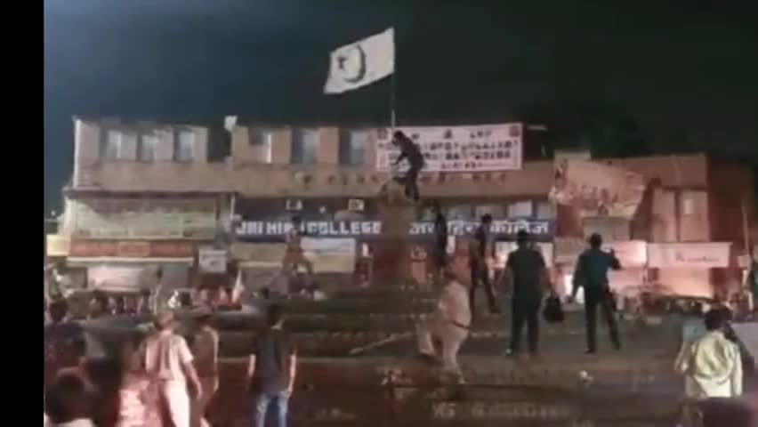 अजमेर: राजस्थान के जोधपुर में लाऊड स्पीकर को गम्भीरता से लेकर हंगामा , इंटरनेट सेवा बहाल हुई । #वीर दुनिया समाचार पत्र अजमेर #
