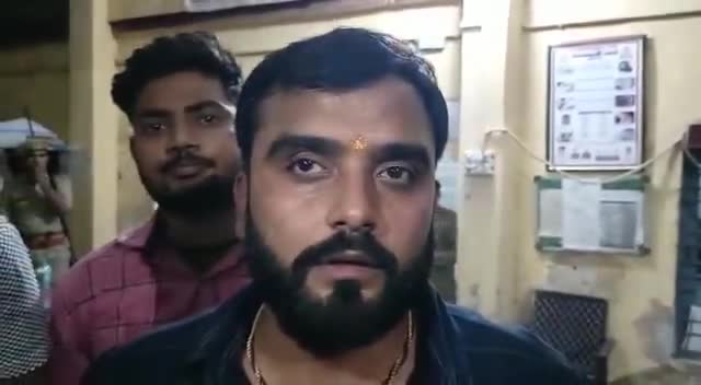 #भाजपा ब्रज क्षेत्र मंत्री गौरव राजावत पर #थाना_शाहगंज क्षेत्र मे 2 बाइक सवारों ने किया हमला,बाजार के लोगों ने बचाई जान.
