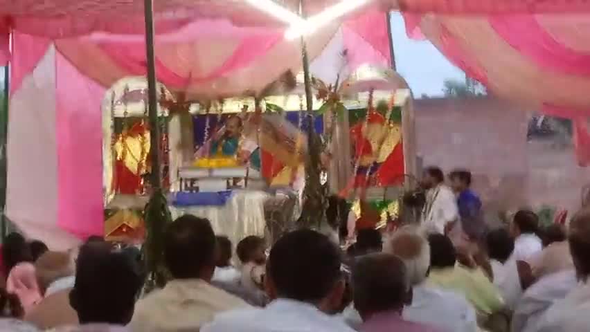 हर मानव को करना चाहिए अच्छा कर्म 

#kannauj 
#bhagwatkatha 
#krishnna