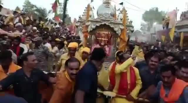 दतिया मां पीतांबरा रथ यात्रा मुख्यमंत्री शिवराज सिंह चौहान ने रथ खींचा
#datia #datiaभाण्डेर #bjp #congress #pitambara