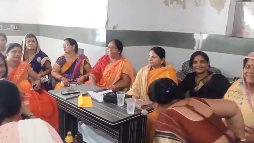 #देवरिया #भाजपा महिला मोर्चा के #पदाधिकारियों ने पार्टी #कार्यालय पर बैठक कर #माइक्रो #डोनेशन #की किया समीक्षा।