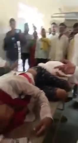 मध्यप्रदेश के आदिवासी दो लड़के को बजरंग दल के कार्यकर्ताओं ने पीटा मचा हड़कंप जरुर देखे क्या हुआ#imran.mahoba #भूपेन्द्र