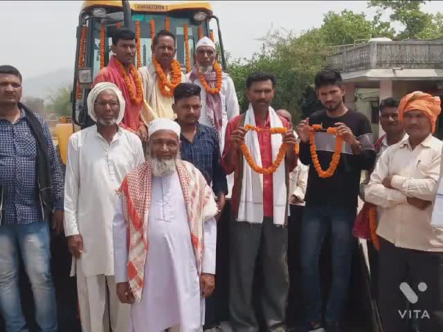#विश्रामपुर #जीला_परिषद प्रत्याशी नन्ददेव यादव ने #बुलडोजर से चल कर नामांकन कराया।
#palamu #jharkhand #election
