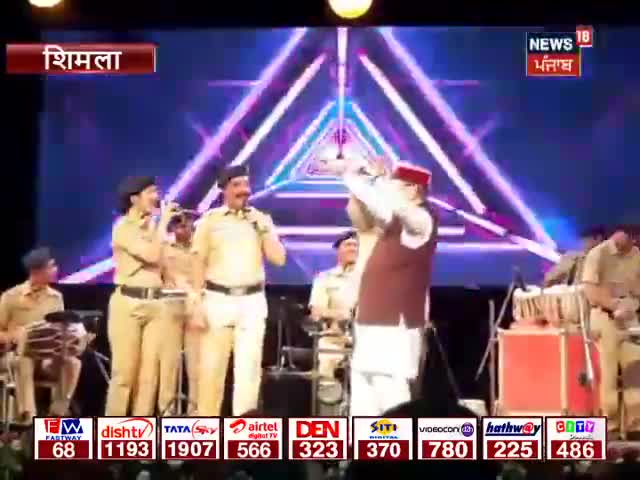 सुबह पेपर लीक होने की वजह से पुलिस कॉन्सटेबल भर्ती रद्द होने की  घोषणा, शाम को कैबिनेट मंत्री और डीजीपी की नाटी.
#HimachalPolice #PaperLeakScam #CmoHimachal #SureshBhardwaj #DGP #SanjayKundu #himachalpradeshnews