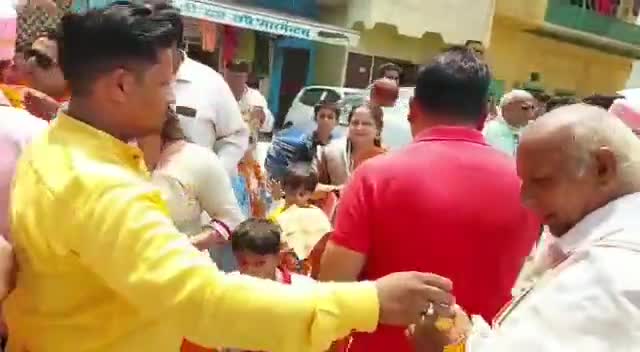 आज हसनपुर नगर भगवान परशुराम जी की भव्य शोभायात्रा मैं सभी आयोजकों का स्वागत करने का अवसर प्राप्त हुआ !
#MohitAgarwalBjp