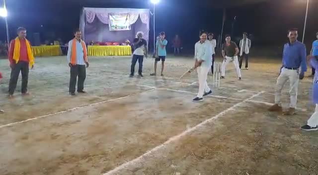 रॉबर्ट्सगंज सदर ब्लॉक प्रमुख अजीत रावत ने ग्राम हरहुवा ,चुर्क में क्रिकेट प्रतियोगिता का उद्धघाटन किया #ajitrawatbjp