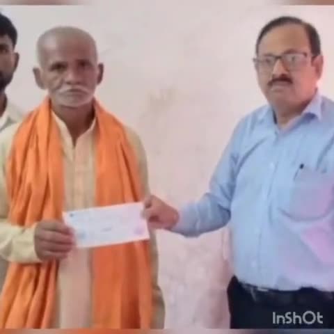देव: #देव अंचल कार्यालय देव में अग्नि पीड़ित को अंचल अधिकारी द्वारा 5800₹ का दिया गया चेक