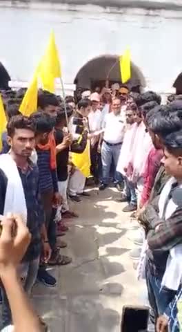 आज विशाल यादव समाज के जन समूह के साथ ज्ञापन पड़ते हुए **💐💐#पिछोर
#अहीर अब करो क्रांति की तैयारी💐
#अहीर__रेजिमेंट___हक़