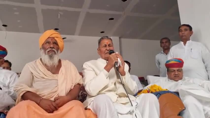 मेड़ता: #मंगलवार को नवनिर्मित मॉल में प्रेम राज मेहता की मूर्ति अनावरण जैन संतों व वरिष्ठ नागरिकों की उपस्थिति में किया गया।