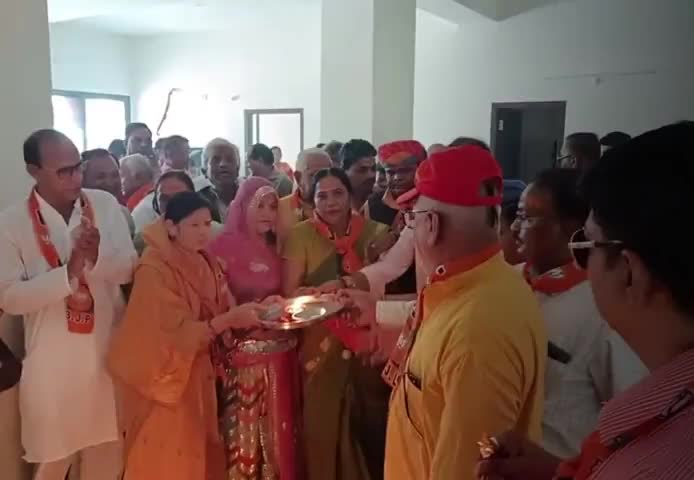 #शुभारंभ 
BJP बाँसवाड़ा के नवनिर्मित कार्यालय के शुभारंभ के शुभ अवसर पर पार्टी कार्यालय में भाग लिया। 
#कृष्णा_कटारा