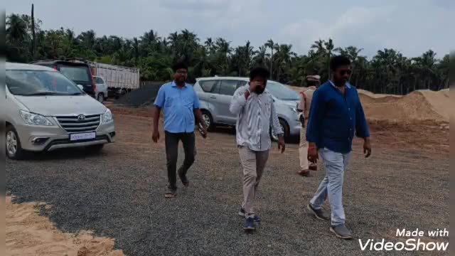 ఐ.పోలవరం: ఐ పోలవరం మురమళ్ళలో ఈనెల 13న జరగబోయే సీఎం జగన్మోహన్ రెడ్డి ప్రసంగించనున్న సభా ప్రాంగణాన్ని పరిశీలించిన మండల జడ్పిటిసి.