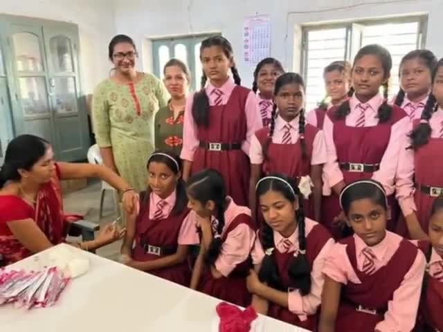 देवघर: मदर इंटरनेशनल स्कूल के 254 छात्र-छात्राओं को टीका#मधुपुर