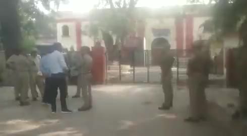 #आजम खान को #CBI कोर्ट लेकर पहुंची #पुलिस,कोर्ट में आज आजम खान की जल निगम भर्ती #घोटाला मामले में #पेशी।