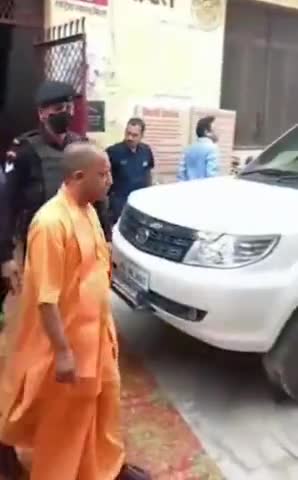 किसी भी गरीब पर न चले बुलडोजर सीएम योगी: #वाराणसी में #मुख्यमंत्री ने कहा- बुलडोजर से बचने न पाए माफिय @,#yogiaditynath