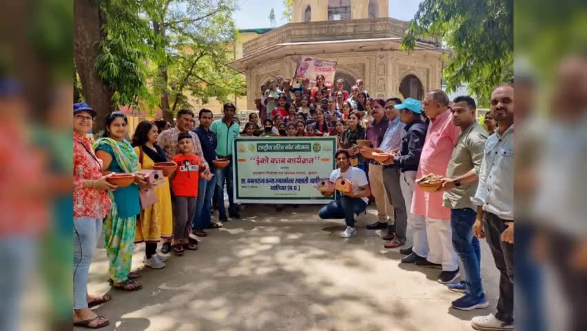 KRG कॉलेज मे दाना पानी फॉर बर्ड्स समूह ने किया सकोरे और बर्ड्स हाउस का वितरण
#gwalior #gwaliorcity #gwaliornews #gwailor